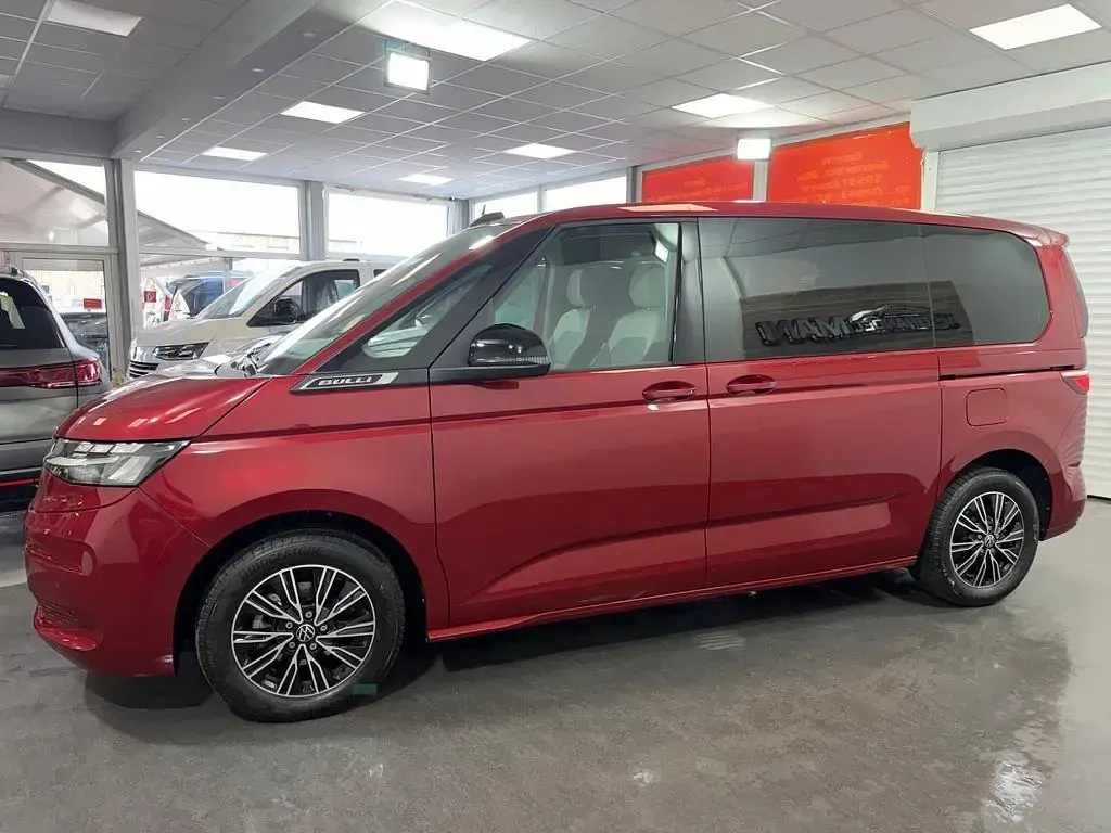 Gebraucht VW T7 Basis 150 PS (110 kW) 2024 Fortanarot Van