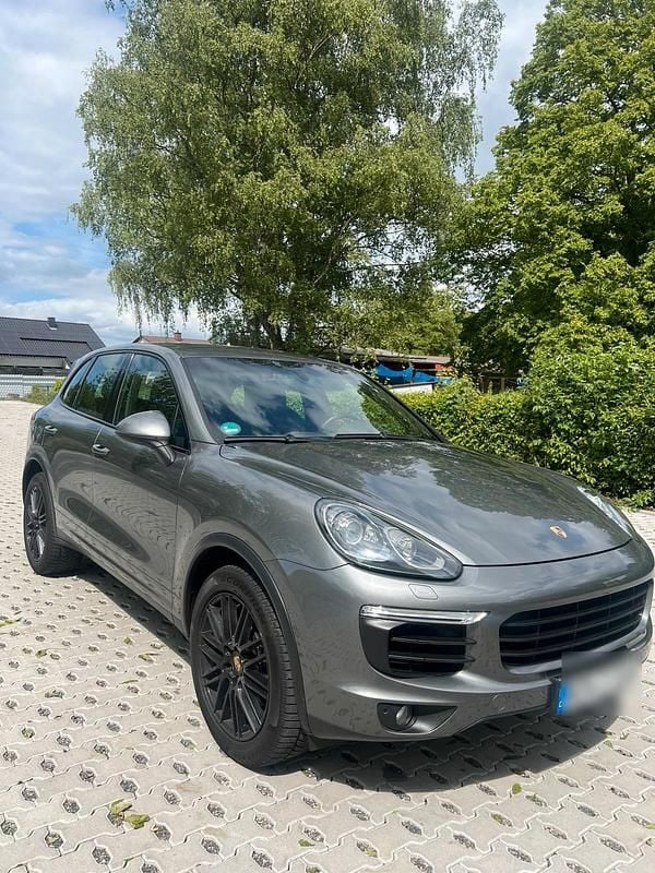Grau Gebraucht 2015 Porsche Cayenne SUV | 25.500 € (Guter Preis) - Bild 1/4