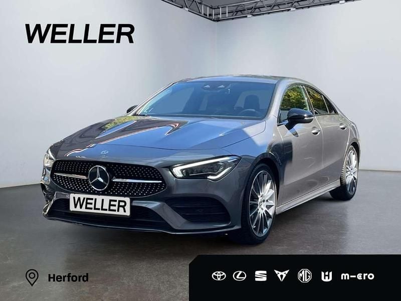 Mountaingrau metallic Gebraucht 2020 Mercedes CLA200 AMG line Limousine | 29.590 € (Fairer Preis) - Bild 1/4