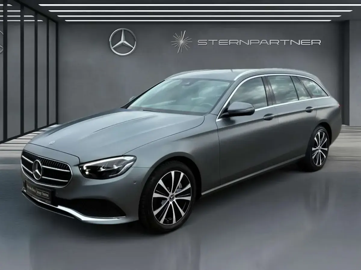 Second-hand Mercedes E300 306 CP (225 kW) 2022 Gri Berlinǎ