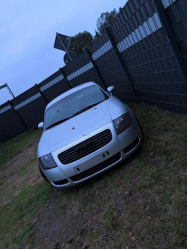 Silber Gebraucht 2002 Audi TT Coupé | 2.250 € - Bild 1/3