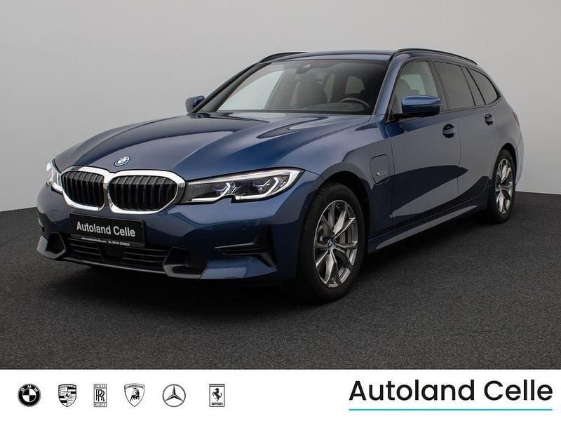 Phytonicblau metallicc1mschwarz Gebraucht 2022 BMW 330e Sport Line Limousine | 26.999 € (Superpreis) - Bild 1/4
