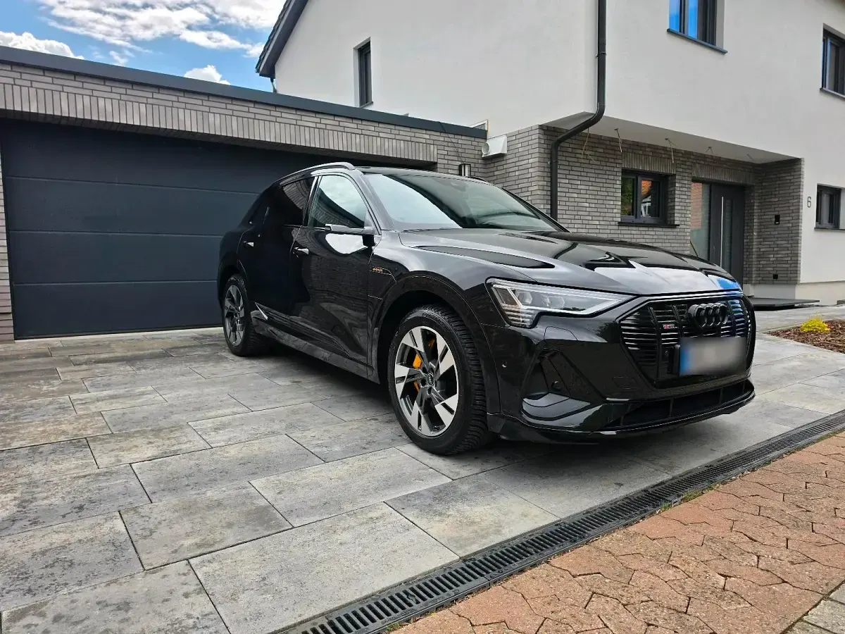 Gebraucht Audi e-tron S-Line 300 kW (408 PS) 2021 Schwarz SUV