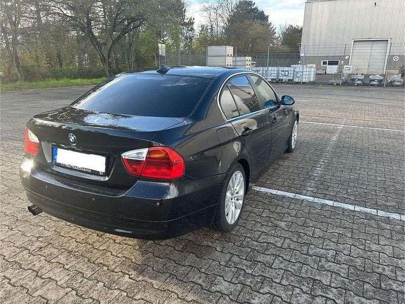 Gebraucht BMW 325 197 PS (144 kW) 2007 Schwarz Limousine