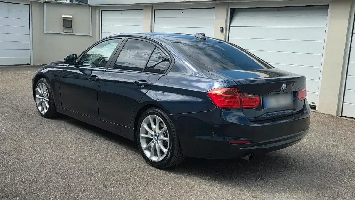 Gebraucht BMW 316 136 PS (100 kW) 2012 Blau Limousine
