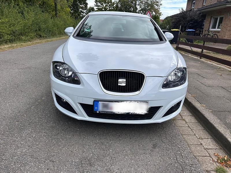 Weiß Gebraucht 2011 Seat Leon Ecomotive Limousine | 3.900 € (Fairer Preis) - Bild 1/4