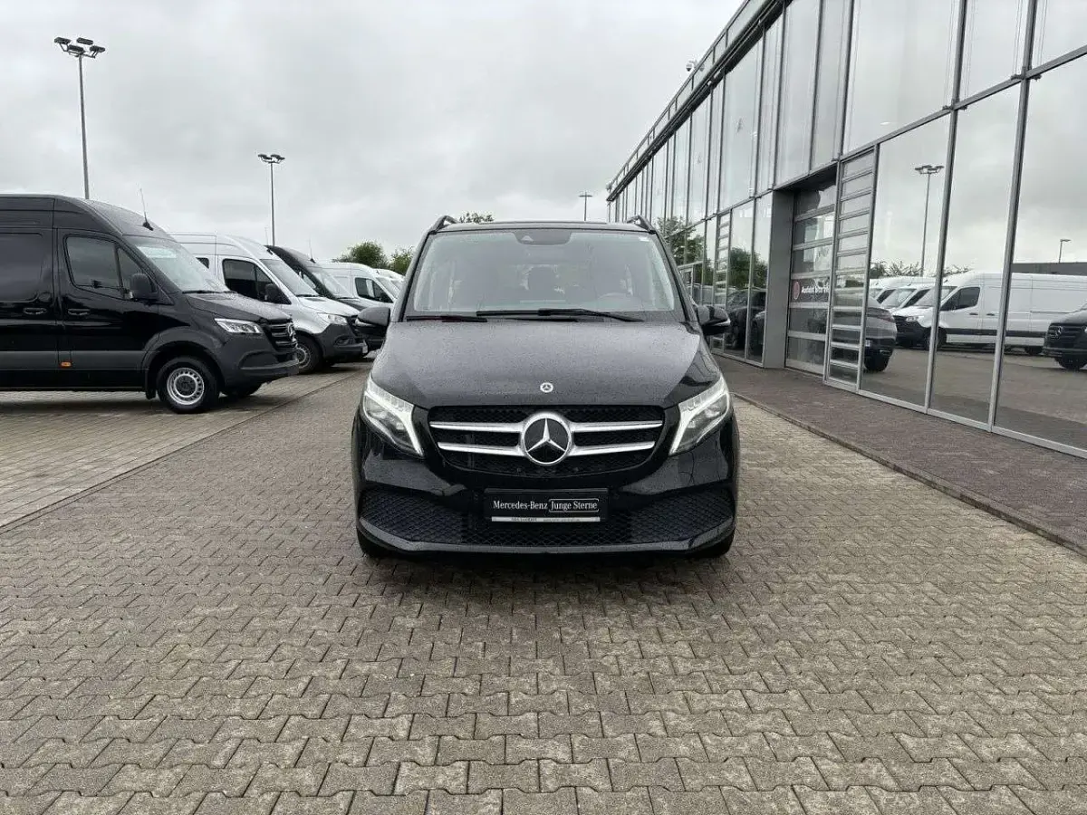Gebraucht Mercedes V300 237 PS (174 kW) 2022 Obsidianschwarz Van / Kleinbus
