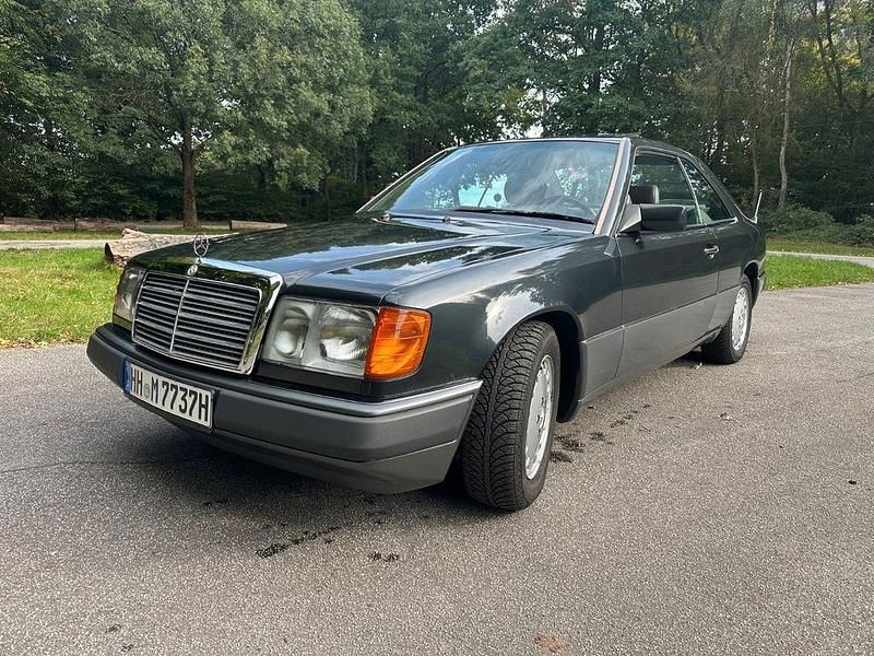Schwarz Gebraucht 1993 Mercedes E220 Coupé | 8.400 € - Bild 1/4