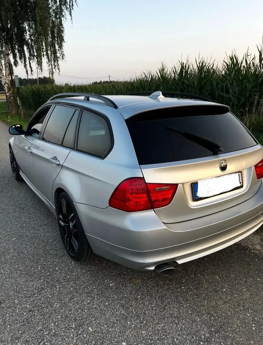 Gebraucht BMW 320 177 PS (130 kW) 2009 Grau Kombi