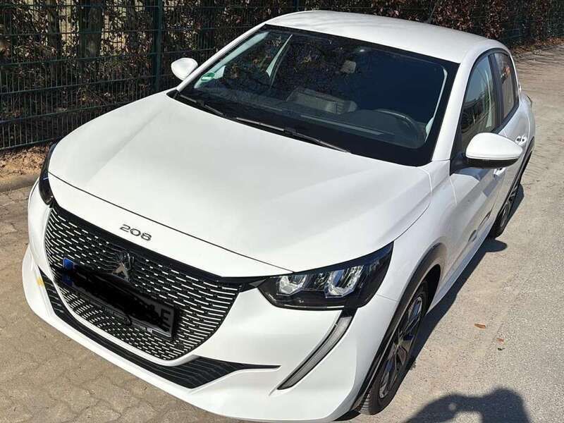 Weiß Gebraucht 2021 Peugeot e-208 Allure Kleinwagen | 14.800 € (Fairer Preis) - Bild 1/4