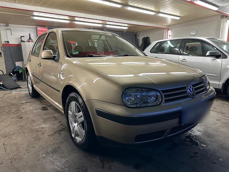 Gelb Gebraucht 2001 VW Golf IV Kleinwagen | 2.499 € (Fairer Preis) - Bild 1/4