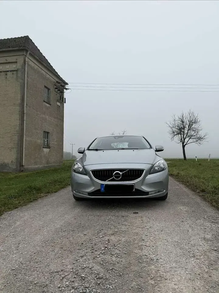 Gebraucht Volvo V40 Kinetic 122 PS (89 kW) 2017 Silber Kombi