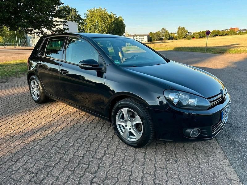 Schwarz Gebraucht 2011 VW Golf VI Style Kleinwagen | 5.600 € (Fairer Preis) - Bild 1/4