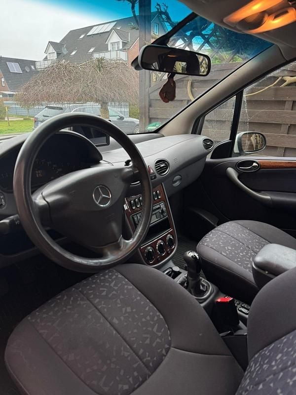 Usado Mercedes A140 82 HP (60 kW) 2005 Cinzento Citadino