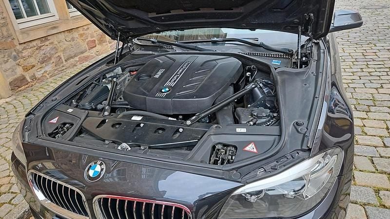 Gebraucht BMW 520 184 PS (135 kW) 2014 Grau Kombi