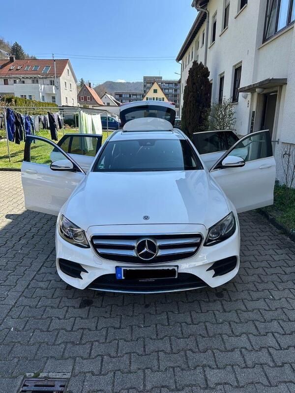 Weiß Gebraucht 2019 Mercedes E220 AMG line Kombi | 27.500 € (Superpreis) - Bild 1/4
