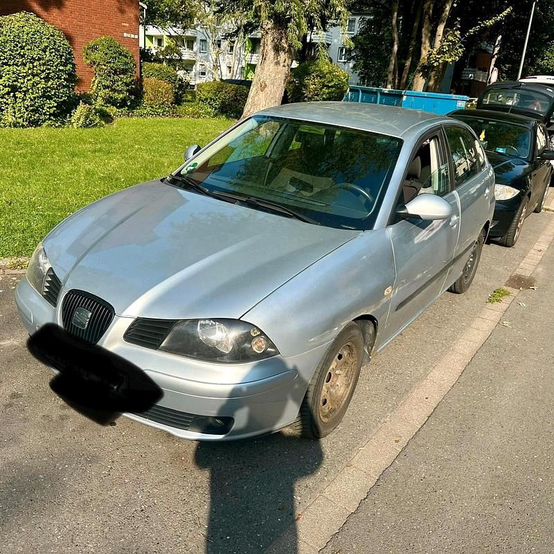 Grau Gebraucht 2006 Seat Ibiza Limousine | 550 € (Guter Preis) - Bild 1/4