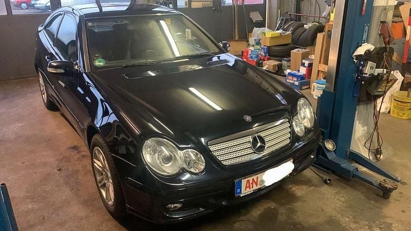 Schwarz Gebraucht 2008 Mercedes C230 Coupé | 3.999 € (Fairer Preis) - Bild 1/4