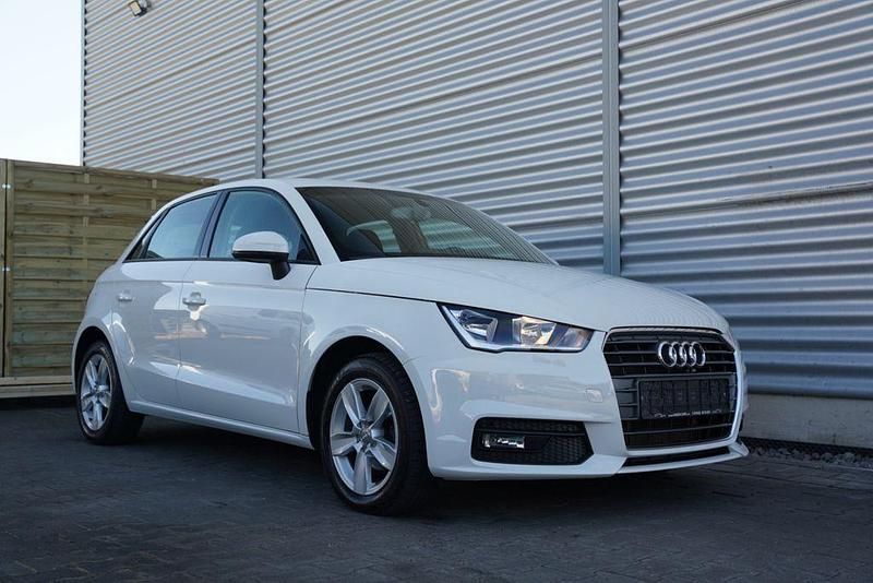 Weiß Gebraucht 2017 Audi A1 Sportback Kleinwagen | 11.900 € (Guter Preis) - Bild 1/4