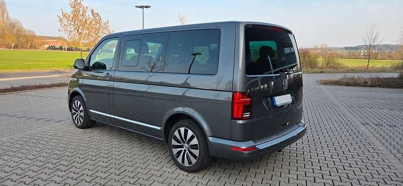 Gebraucht VW Multivan 204 PS (150 kW) 2022 Grau Van