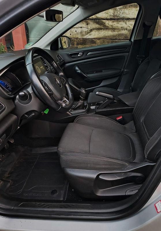 Gebraucht Renault Mégane GrandTour Intens 110 PS (80 kW) 2018 Silber Kombi