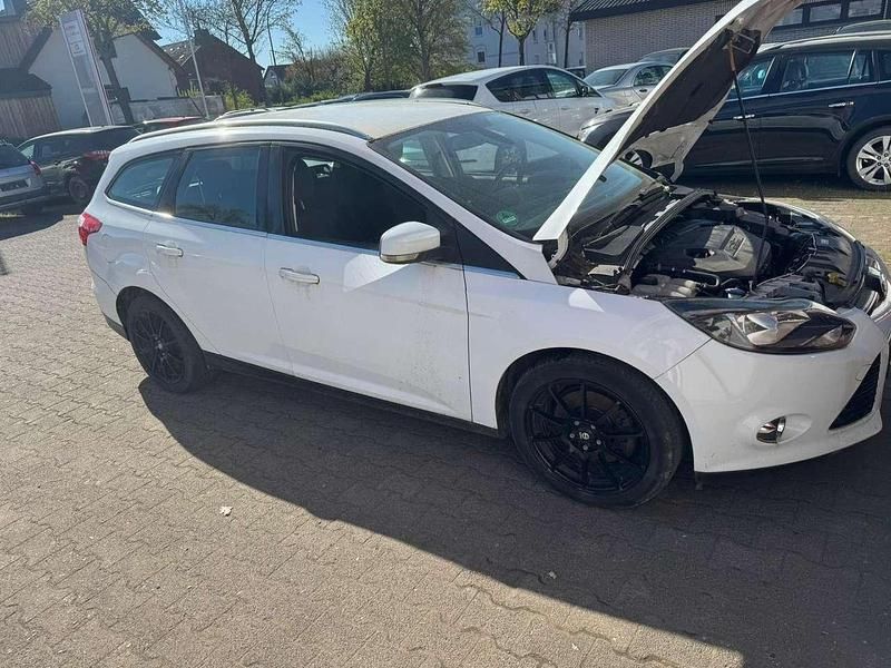 Używany Ford Focus Titanium 150 KM (110 kW) 2011 Biały Kombi
