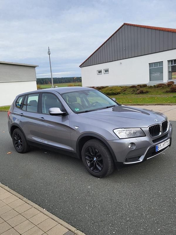 Grau Gebraucht 2013 BMW X3 Sport Line SUV | 10.099 € (Superpreis) - Bild 1/4