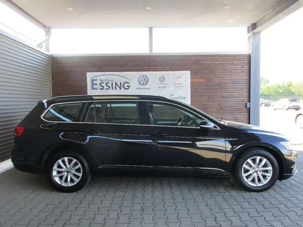 Gebraucht VW Passat Business 150 PS (110 kW) 2022 Schwarz Kombi