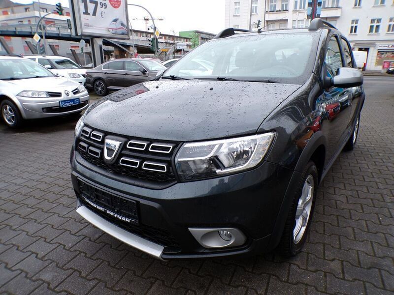 Grau Gebraucht 2018 Dacia Sandero Stepway Kleinwagen | 9.490 € (Fairer Preis) - Bild 1/4