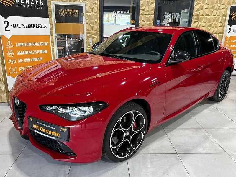Rot Gebraucht 2023 Alfa Romeo Giulia Competizione Limousine | 34.795 € (Guter Preis) - Bild 1/4