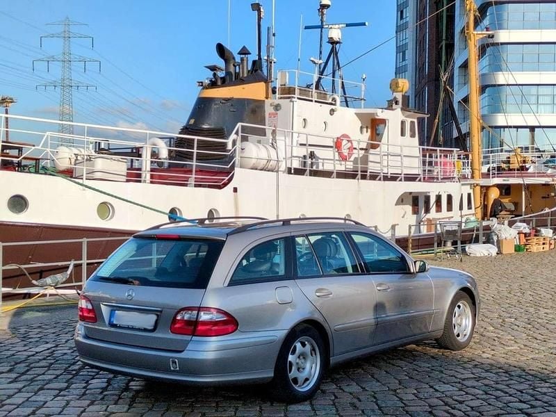 Gebraucht Mercedes E220 150 PS (110 kW) 2005 Silber Kombi