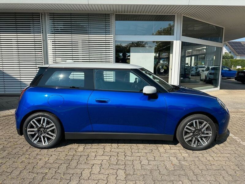Gebraucht Mini Cooper Classic 135 kW (184 PS) 2024 Blazing blue Kleinwagen