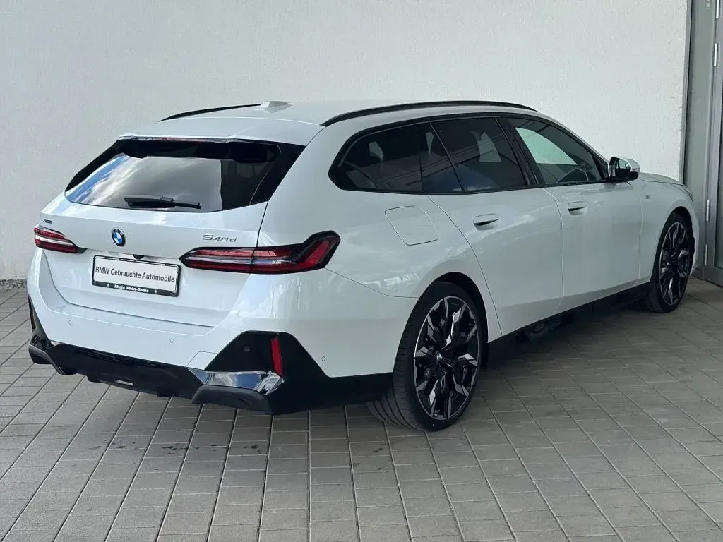 Gebraucht BMW 540 M Sport 303 PS (222 kW) 2025 Weiß Kombi