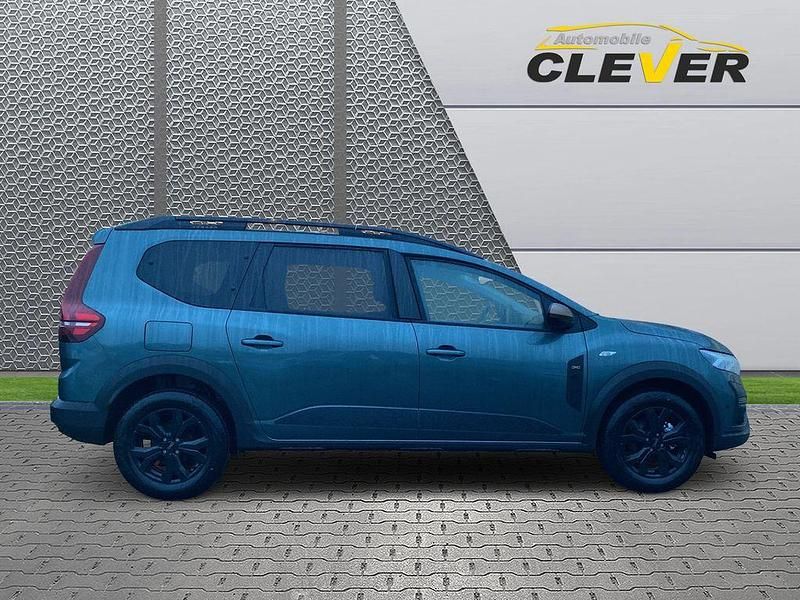 Neu Dacia Jogger Extreme 110 PS (80 kW) 2025 Grün Van / Kleinbus