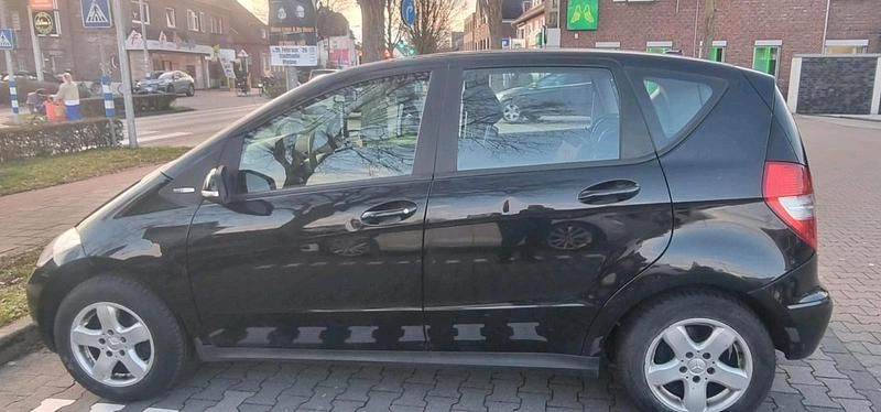 Gebraucht Mercedes A180 116 PS (85 kW) 2009 Schwarz Kleinwagen
