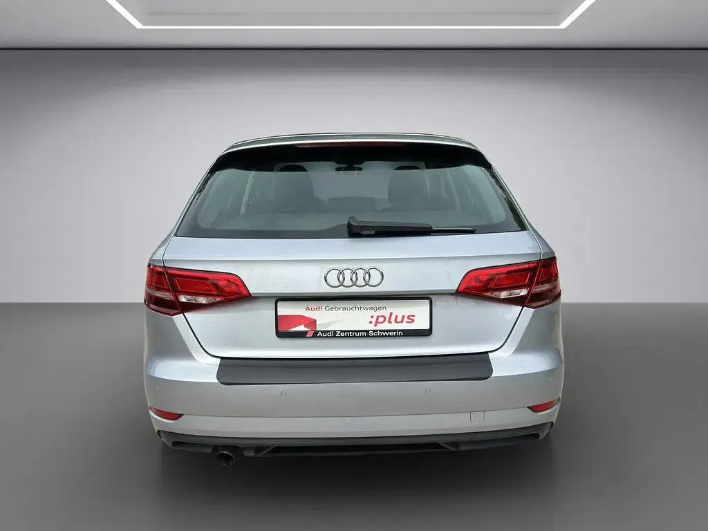 Używany Audi A3 Design 116 KM (85 kW) 2017 Srebrny Sedan/Limuzyna