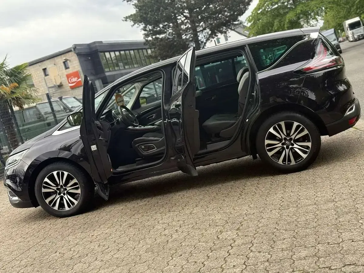 Używany Renault Espace Initiale Paris 160 KM (117 kW) 2016 Czarny Minivan