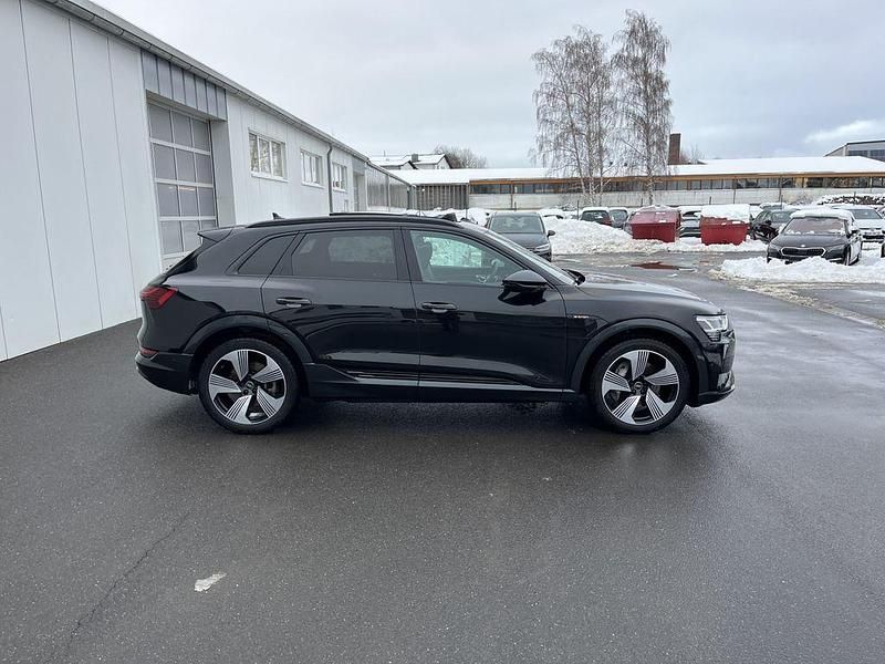 Gebraucht Audi e-tron Advanced Plus 300 kW (408 PS) 2022 Mythosschwarz SUV