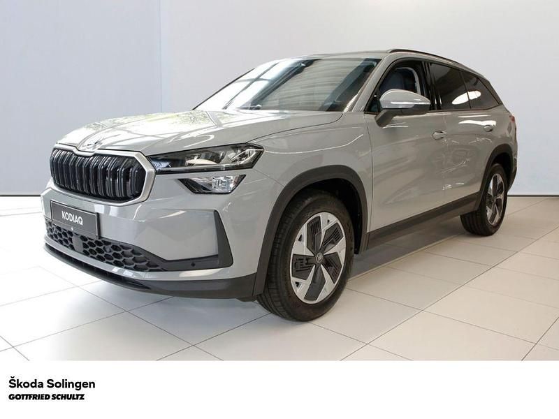 Grau Neu 2025 Skoda Kodiaq Selection SUV | 44.990 € (Fairer Preis) - Bild 1/4