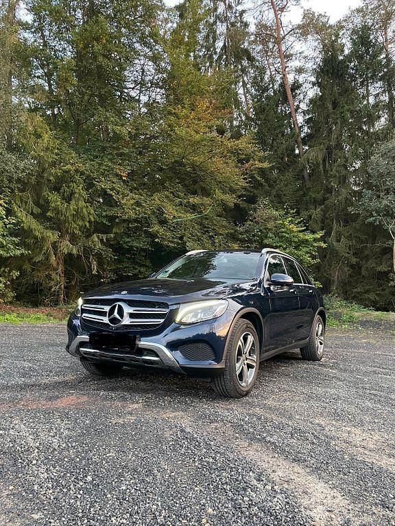 Blau Gebraucht 2018 Mercedes GLC250 SUV | 29.990 € (Fairer Preis) - Bild 1/4
