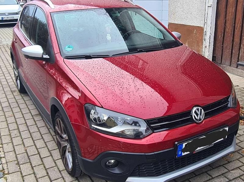 Rot Gebraucht 2016 VW Polo Cross Kleinwagen | 10.400 € (Fairer Preis) - Bild 1/4