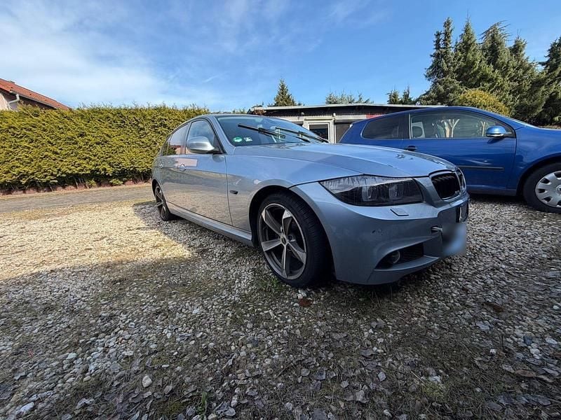 Gebraucht BMW 320 177 PS (130 kW) 2010 Blau Limousine