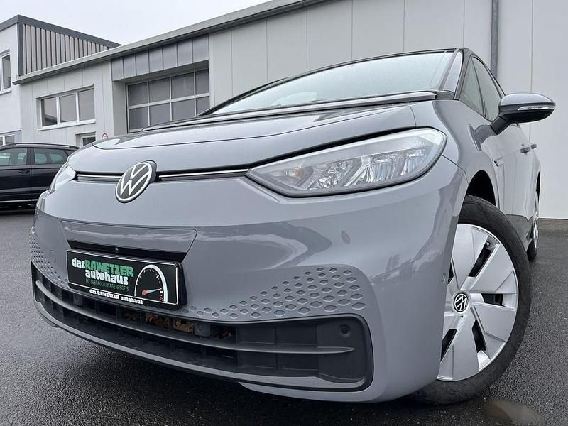 Grau Gebraucht 2022 VW ID.3 Pure Kleinwagen | 19.860 € (Guter Preis) - Bild 1/4