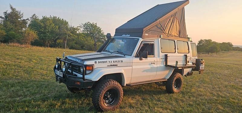 Weiß Gebraucht 2007 Toyota Land Cruiser SUV | 68.000 € - Bild 1/4