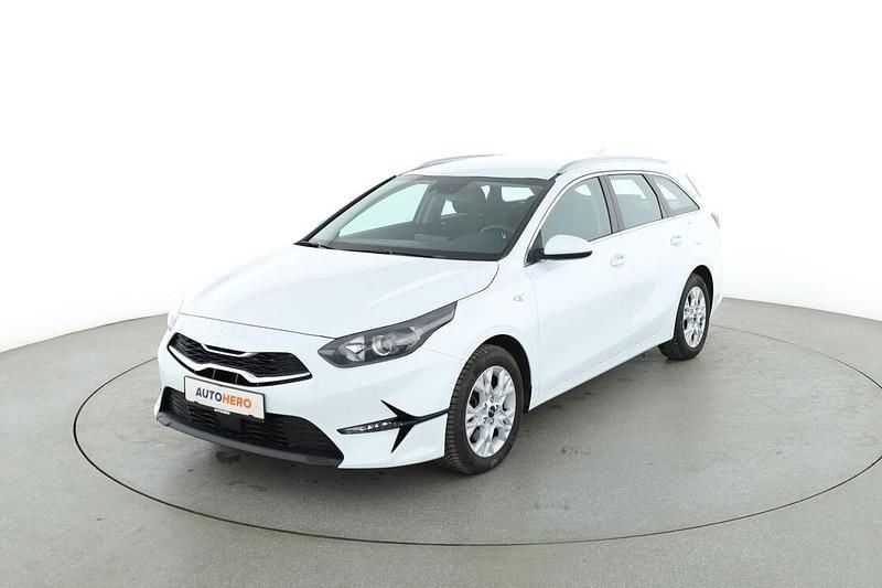 Weiß Gebraucht 2023 Kia Ceed Vision Kombi | 20.870 € (Fairer Preis) - Bild 1/3