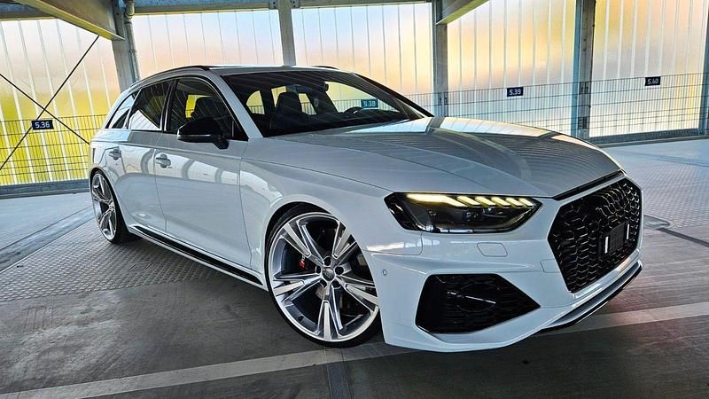 Weiß Gebraucht 2022 Audi RS4 Ambiente Kombi | 62.490 € (Superpreis) - Bild 1/4