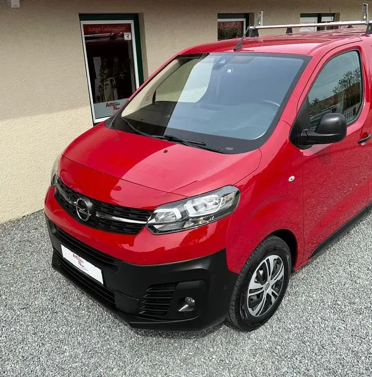 Używany Opel Vivaro Elegance 177 KM (130 kW) 2021 Czerwony Minivan