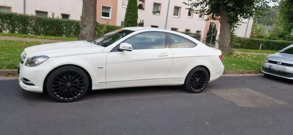 Gebraucht Mercedes C180 AMG Edition 1 156 PS (114 kW) 2011 Weiß Coupé