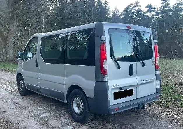 Usata Opel Vivaro 147 CV (108 kW) 2011 Argento Monovolume