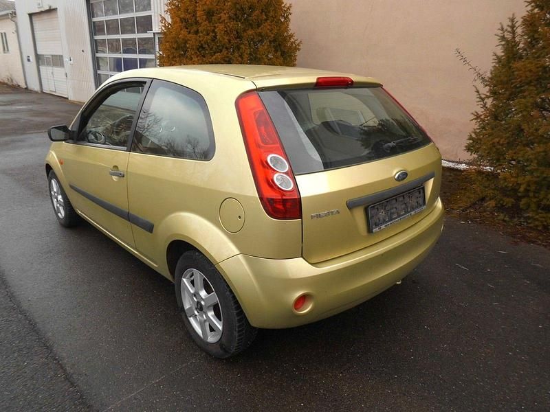 Gebraucht Ford Fiesta Trend 80 PS (58 kW) 2007 Gelb Kleinwagen